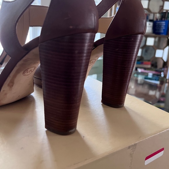 Micheal Kor, size 11, Tan, Berkley platform sandal - Picture 6 of 11